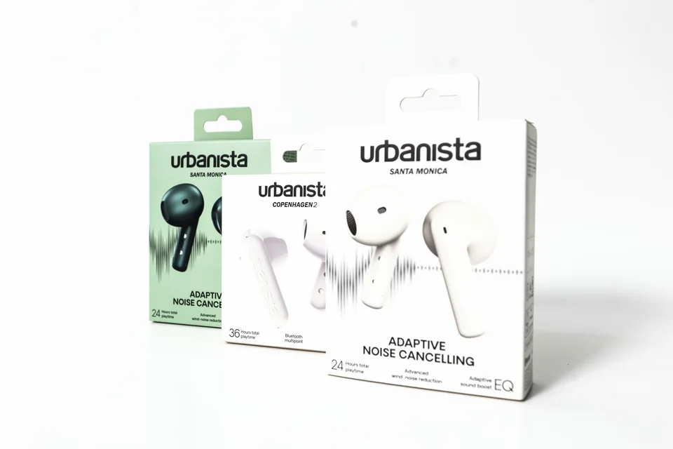 Urbanista 无线耳机包装彩盒实拍：带挂孔的竖式包装，绿色与白色款式展示不同的图文排版。